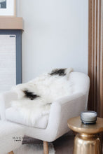 Load image into Gallery viewer, Spotted Icelandic Sheepskin | Minimal