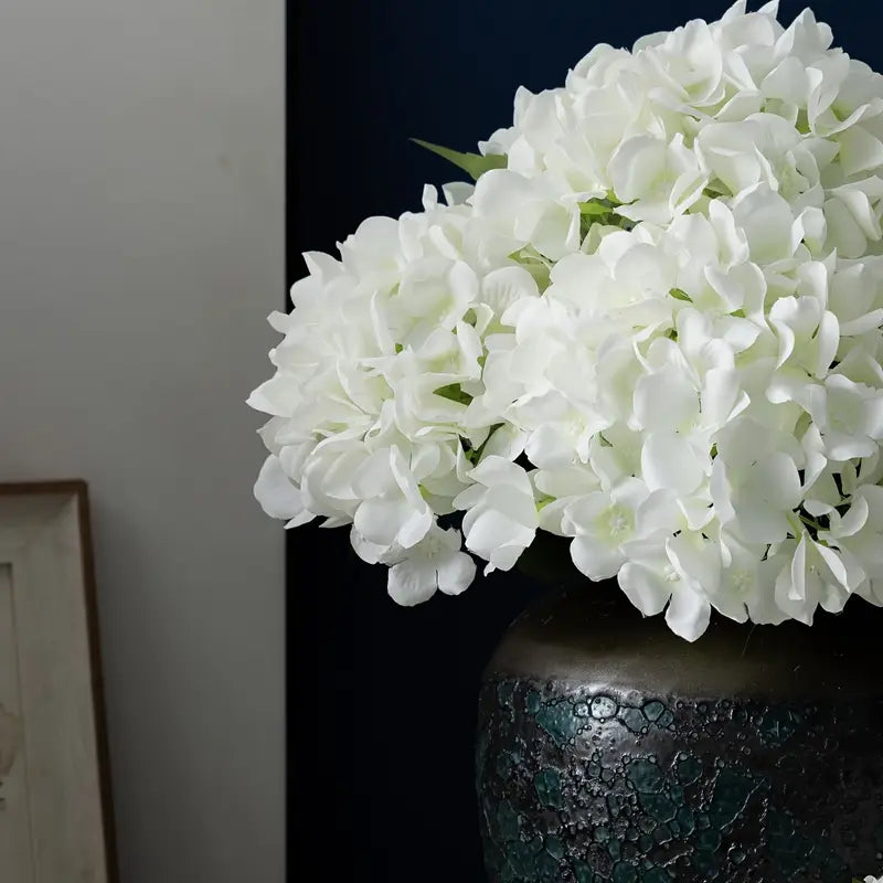 WHITE HYDRANGEA