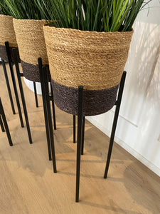 Two tone basket + metal stand